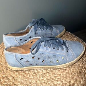 Earth Pomelo Leather Sneakers